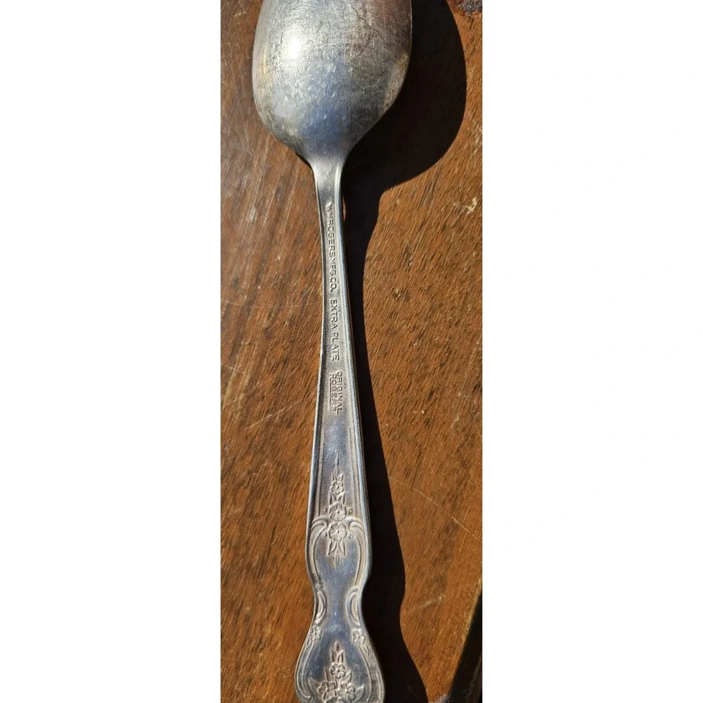 Set. Cutlery wm rogers mfg co extra plate